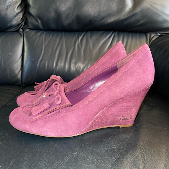 Coach Terri Purple Suede Tassled Mocassin Loafer Style Wedges Size. 9.5B. - Picture 3 of 4